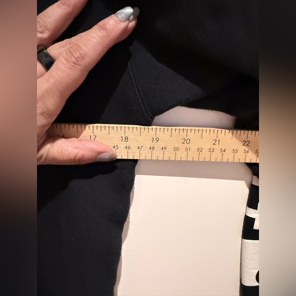 CARHATTT ZIPPER HOODIE (kids large so it fits me:women’s small) - Picture 7 of 9